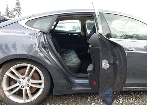 2015 Tesla Model S 70D/85D/P85D z USA, uszkodzony, nr VIN 5YJSA1H29FFP70676